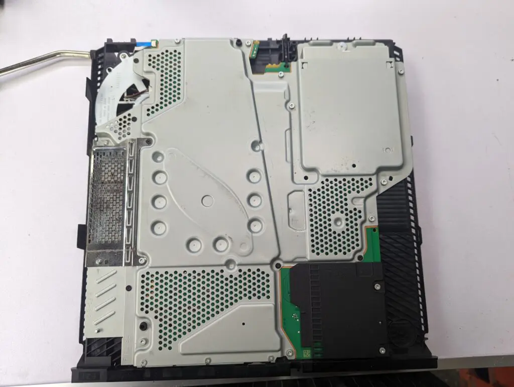 BLOD 起動途中に電源が落ちてしまうPS4の修理 – ゲーム修理ドットコム