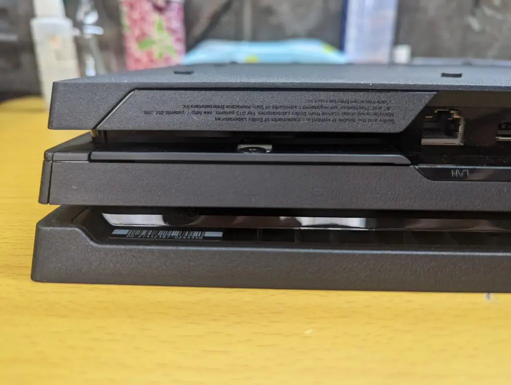 PS4 pro ソフトが読み取れない故障の修理方法 （レンズ交換編