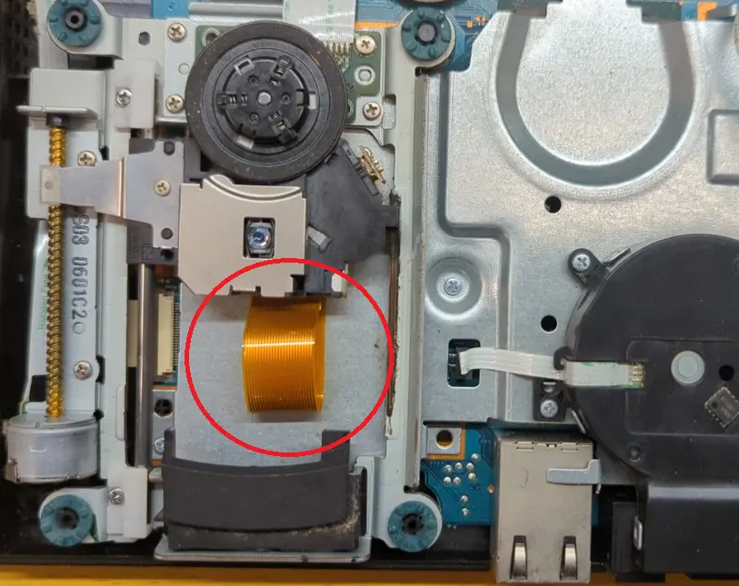 PS2 ソフトの裏面に円型の傷がついてしまい、読み込み動作を途中