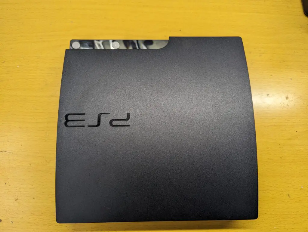 起動できなくなったPS3 CECH-2100を修理 – ゲーム修理ドットコム