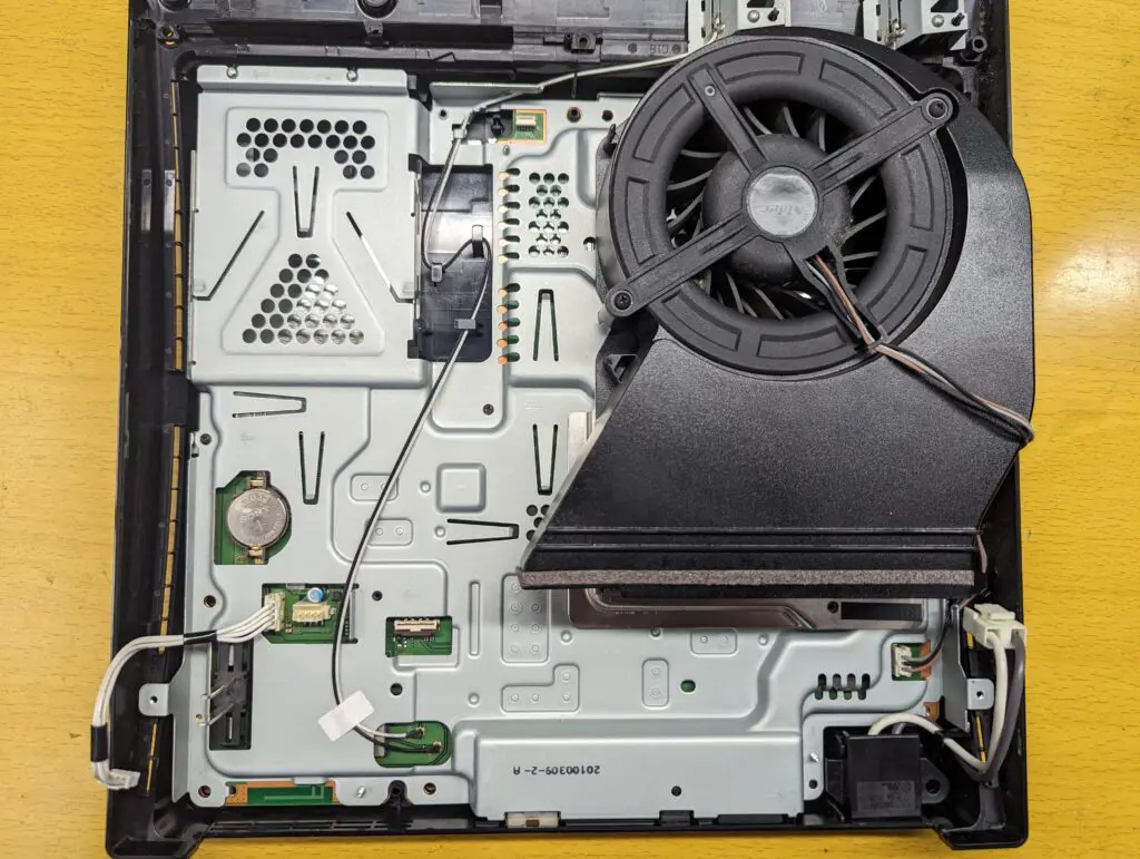起動できなくなったPS3 CECH-2100を修理 – ゲーム修理ドットコム