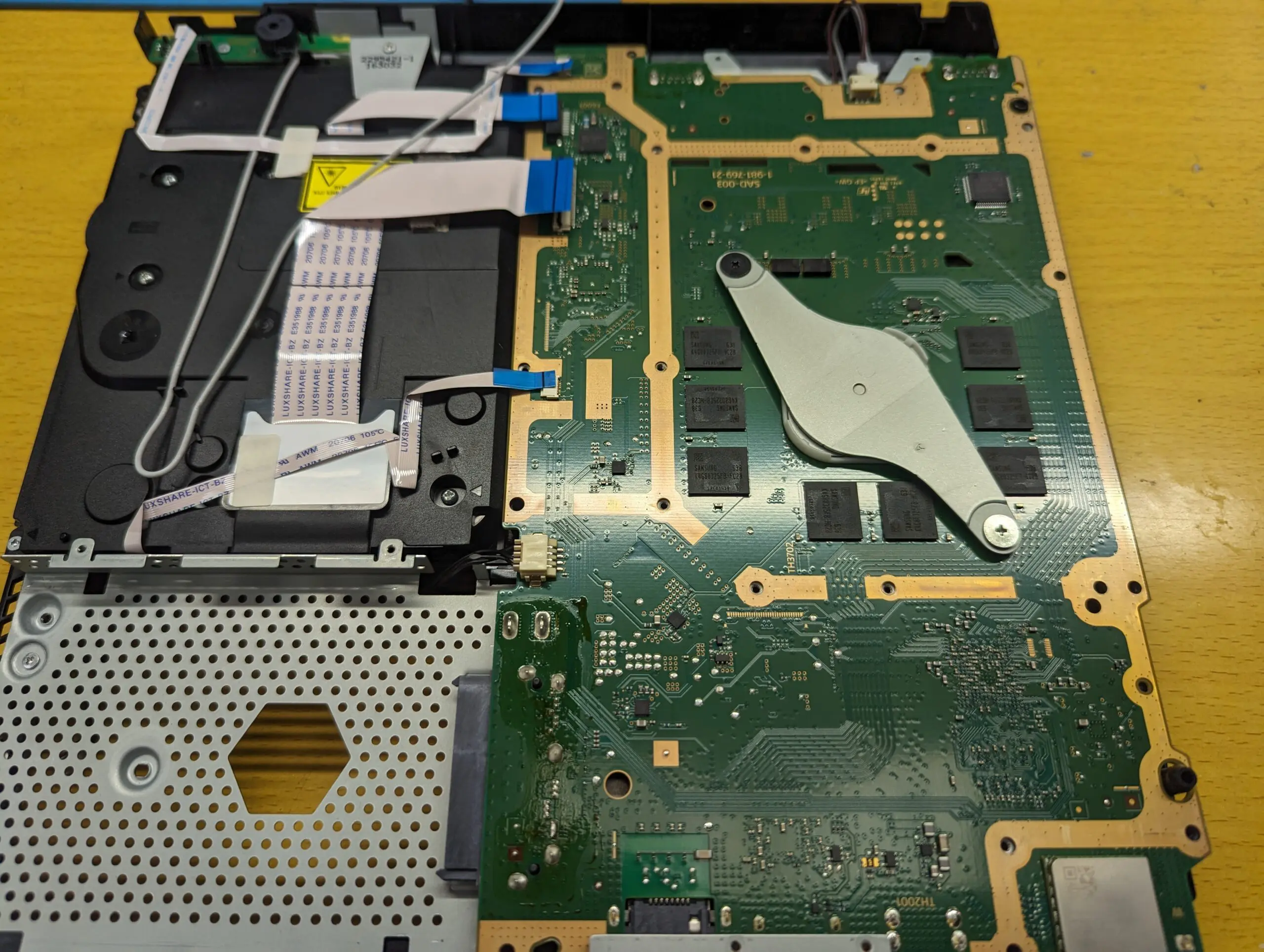 Ps4のCUH2000、2日間だけ使用 PlayStation4 - PS4 プレステ4 CUH-2000A 数回使用のみ 楽天市場
