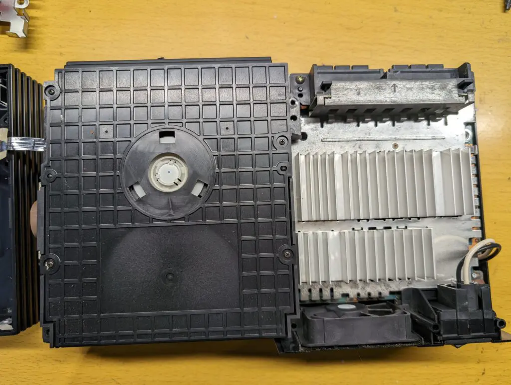 映像が乱れてしまう PS2 SCPH-35000の修理 – ゲーム修理ドットコム