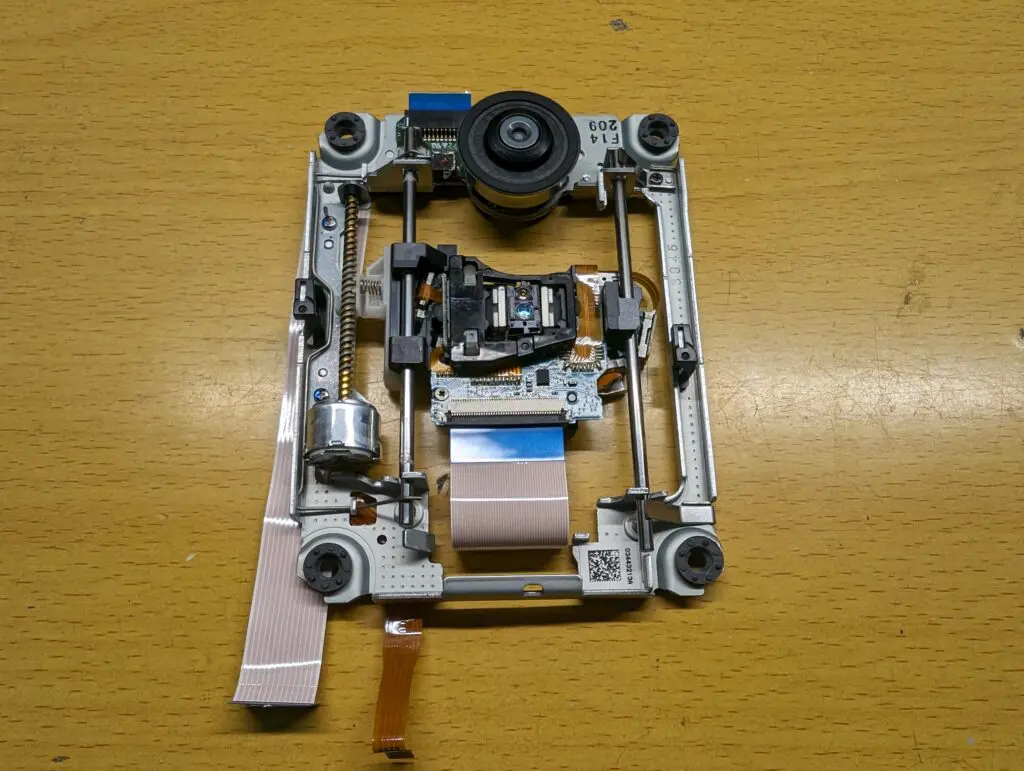 PS3 CECH2500のディスクを認識しない・読み込み中にガコッと異音がする