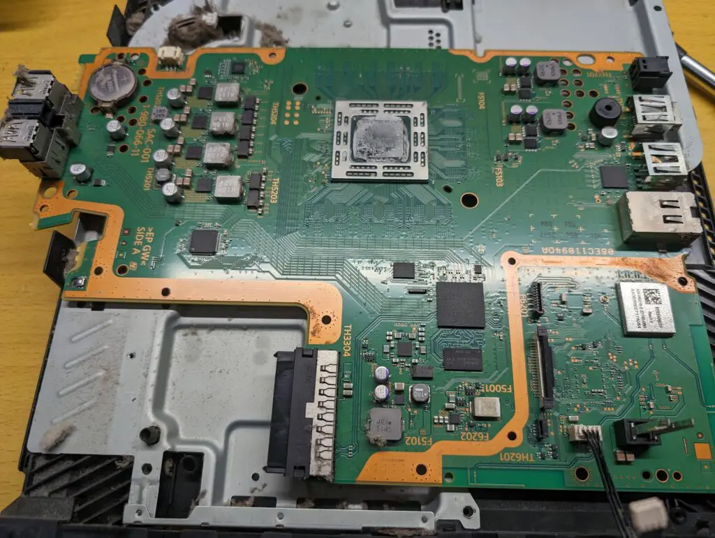 ゲーム中に掃除機並みの轟音が発生したら。PS4の熱暴走を修理 – ゲーム