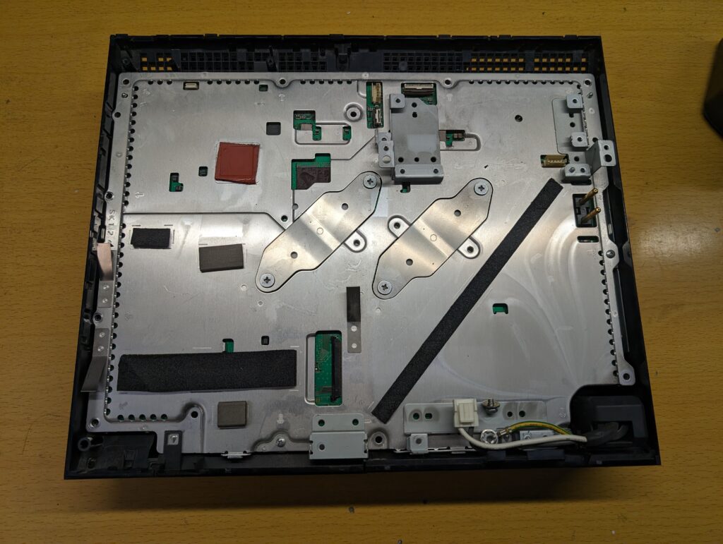 上部に冷却ファンが搭載されたPS3　CECHA00の写真