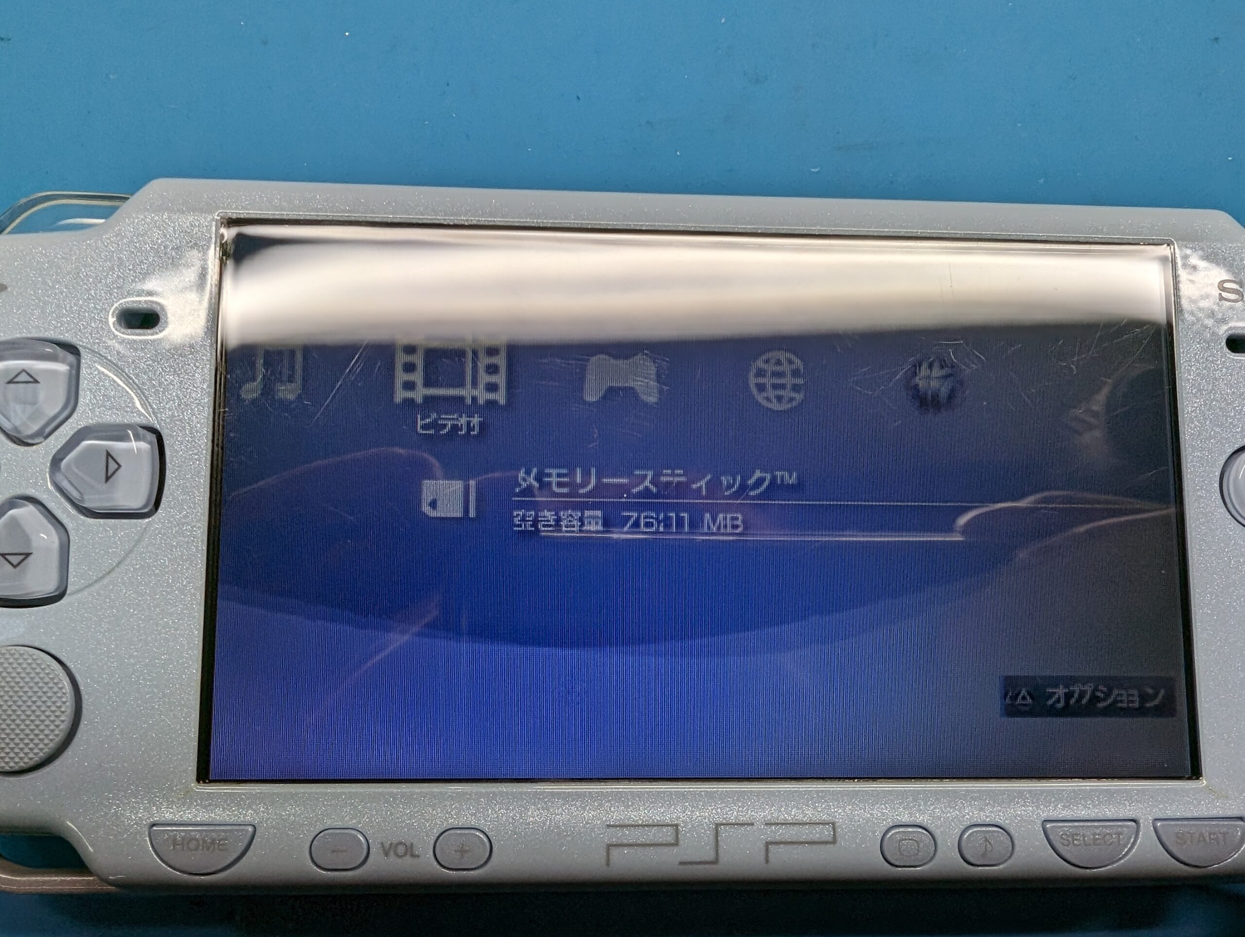 文字化け。乱れた表示のPSP2000を修理