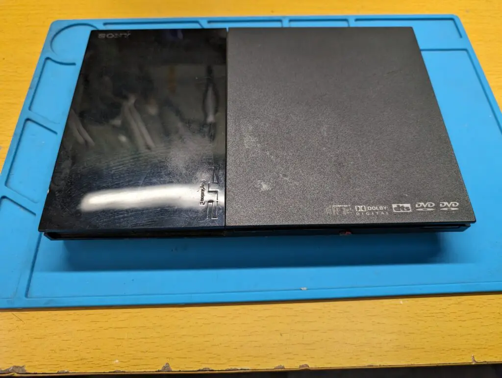 ゲームソフトの回転が止まる。ディスクを読み込まないPS2