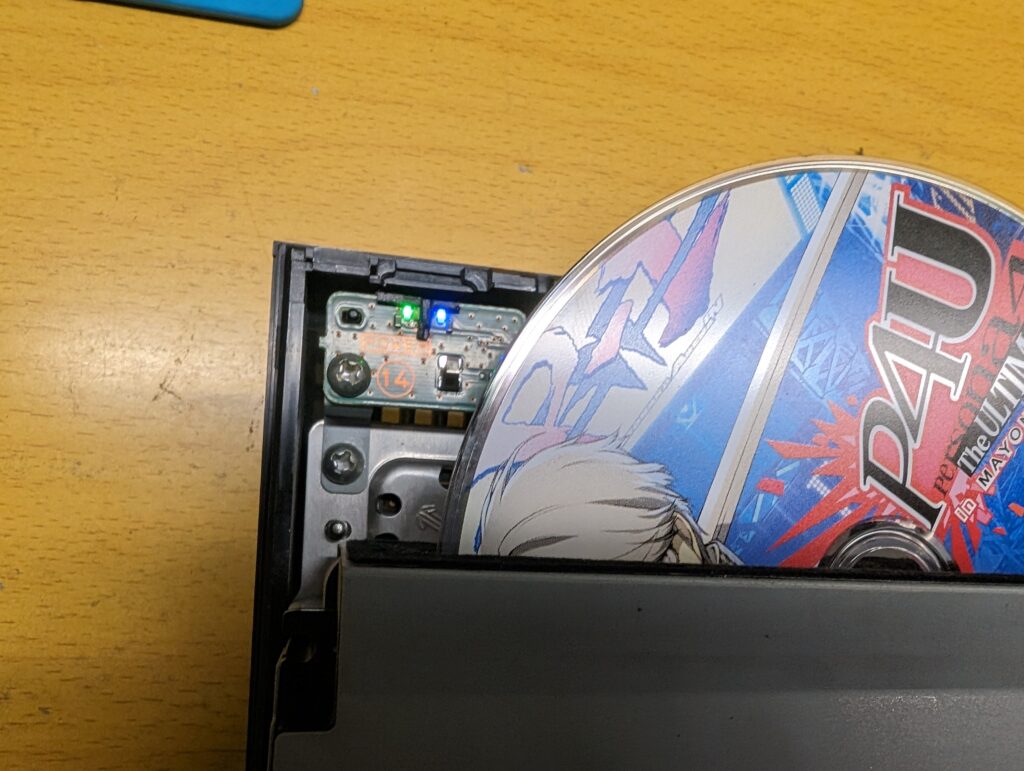 CECHA00　ディスク投入時の写真
