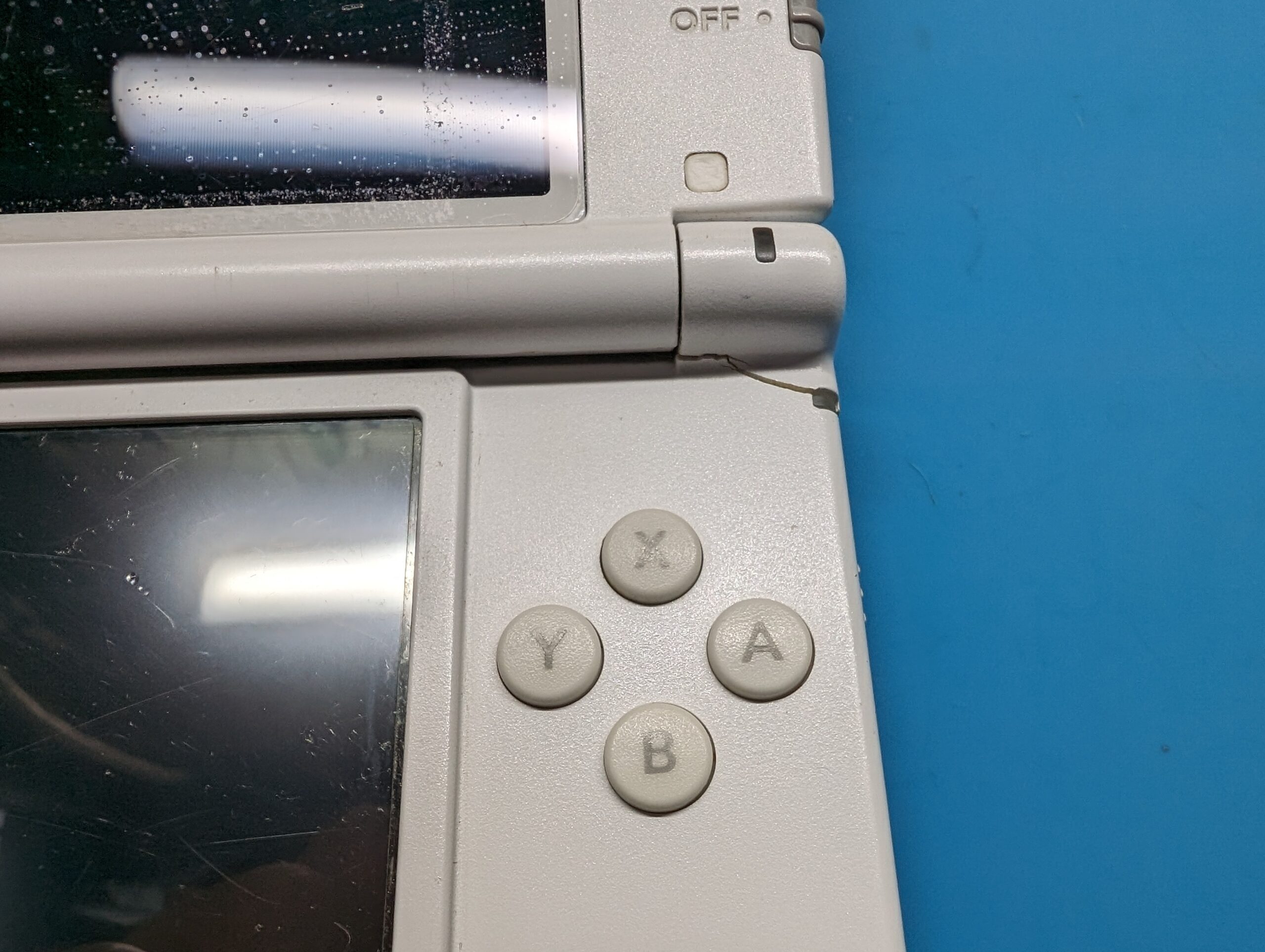 3DSLLのヒンジ割れ修理。