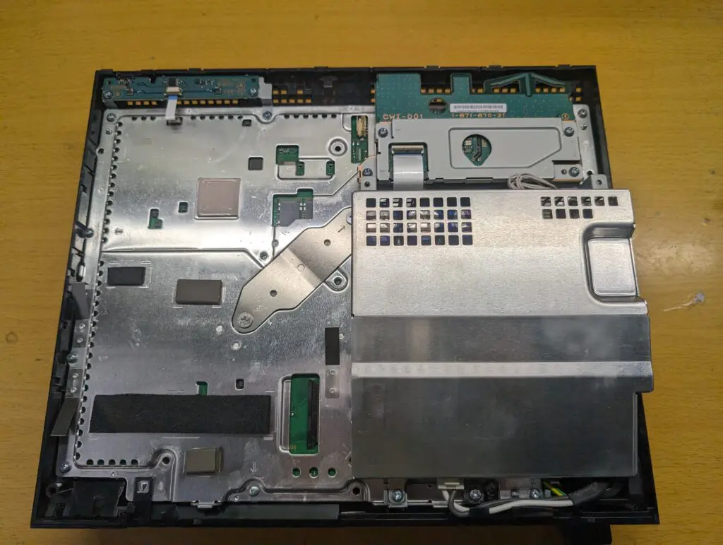 使用中にバチっと音がしてディスクを排出しなくなったPS3 初期型