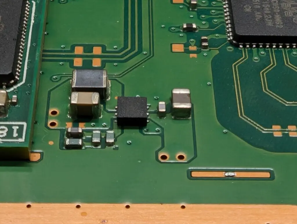 ケーブルを挿しても電源ランプが点灯しないPS3。原因・修理方法