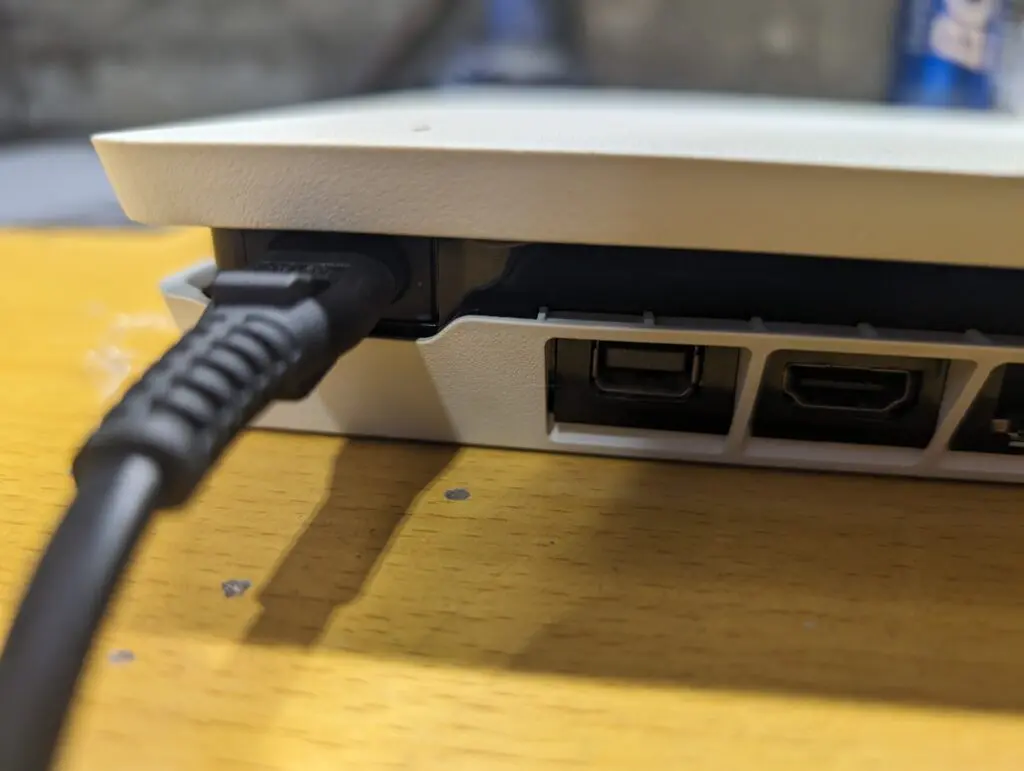 ボタンを押しても反応がない。 電源が入らず起動できないPS4を