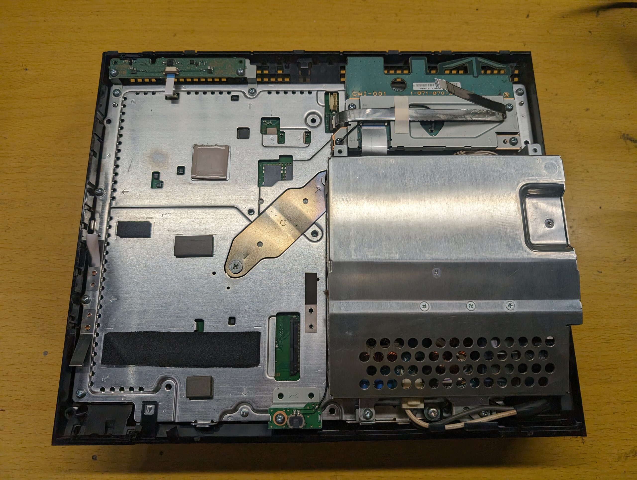 起動後数秒でシャットダウン。初期型PS3のYLOD修理 – ゲーム修理ドットコム