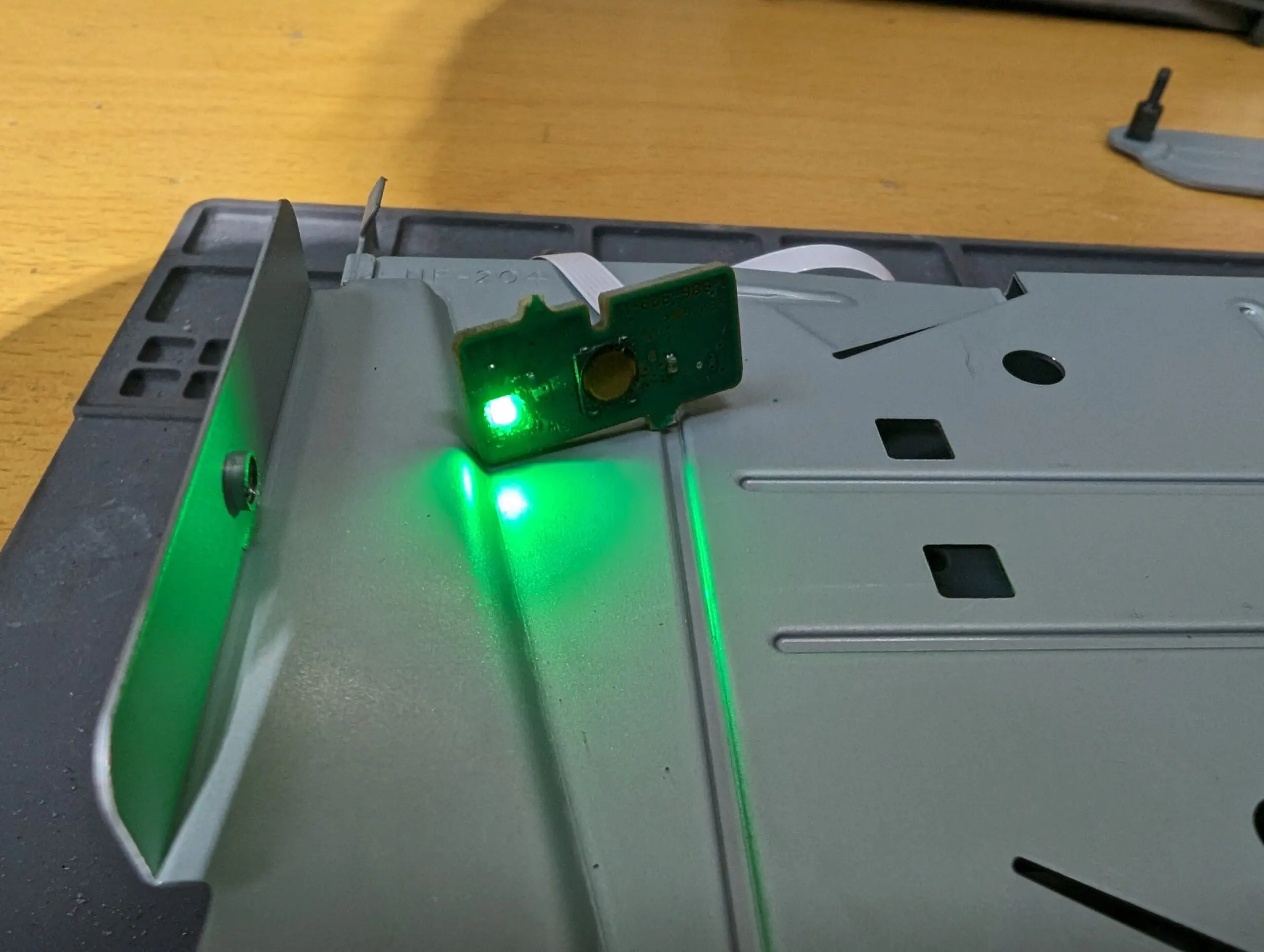 自分で修理】CECH-4000 の分解方法＆スタンバイランプが点灯