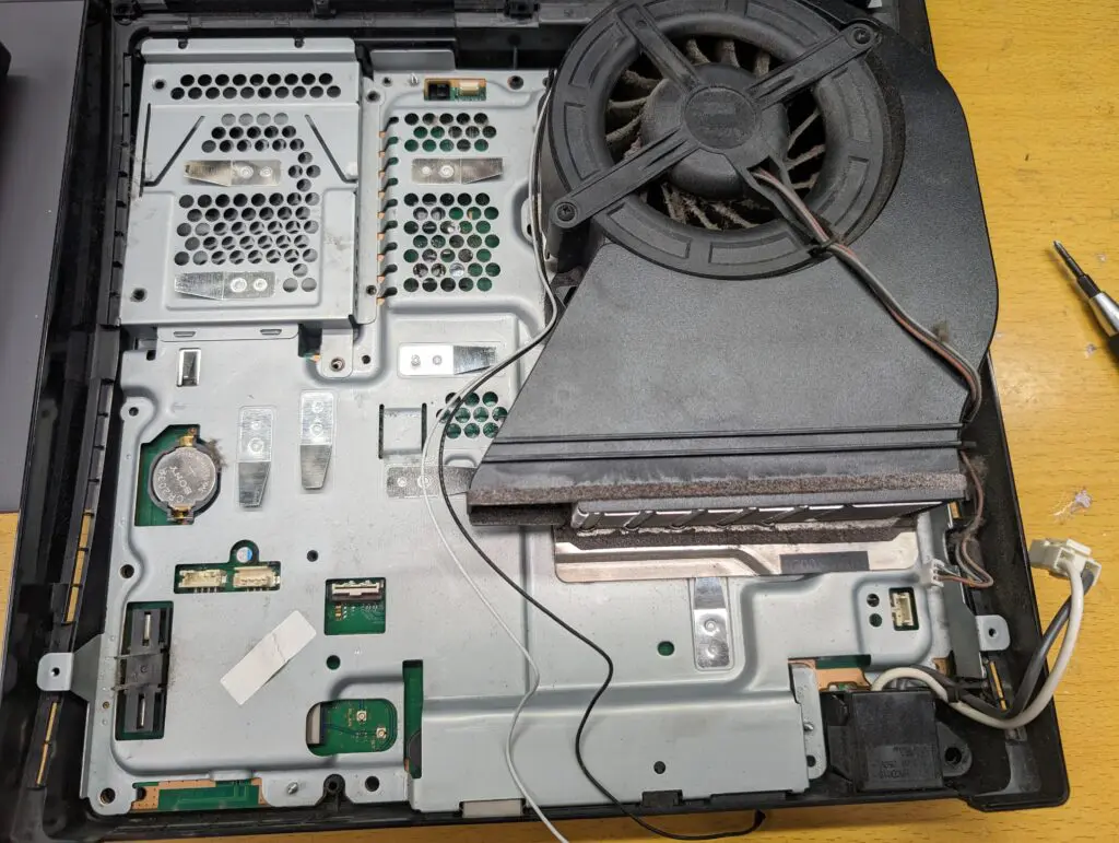 PS3の電源が入らない。 起動してから数秒で強制終了してしまう