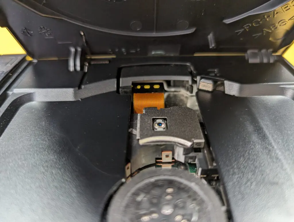 大事なソフトに傷が！！ 薄型PS2の持病。レーザーレンズケーブル