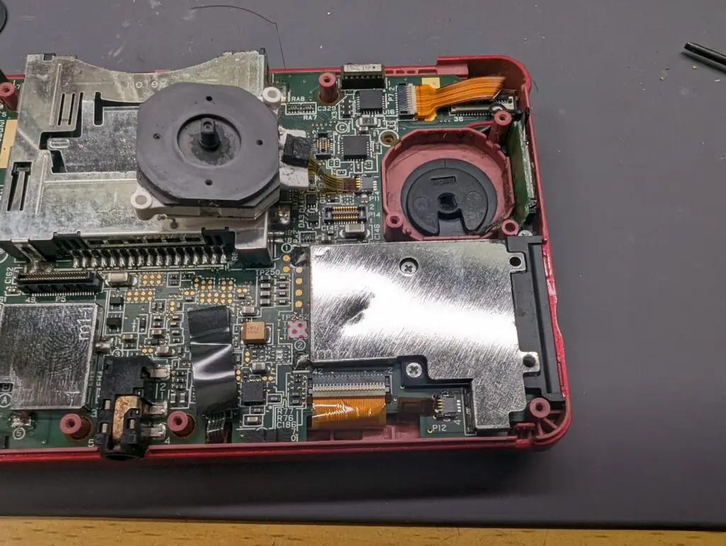 旧3DS ブチッと音がして電源が切れる。その原因と修理方法