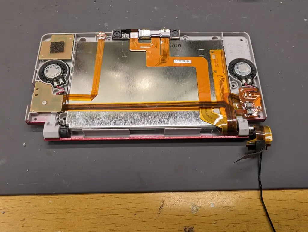 3DS［音量破損有り］ 3DSLLのボリュームボタンが動かない！修理承りました | Switch