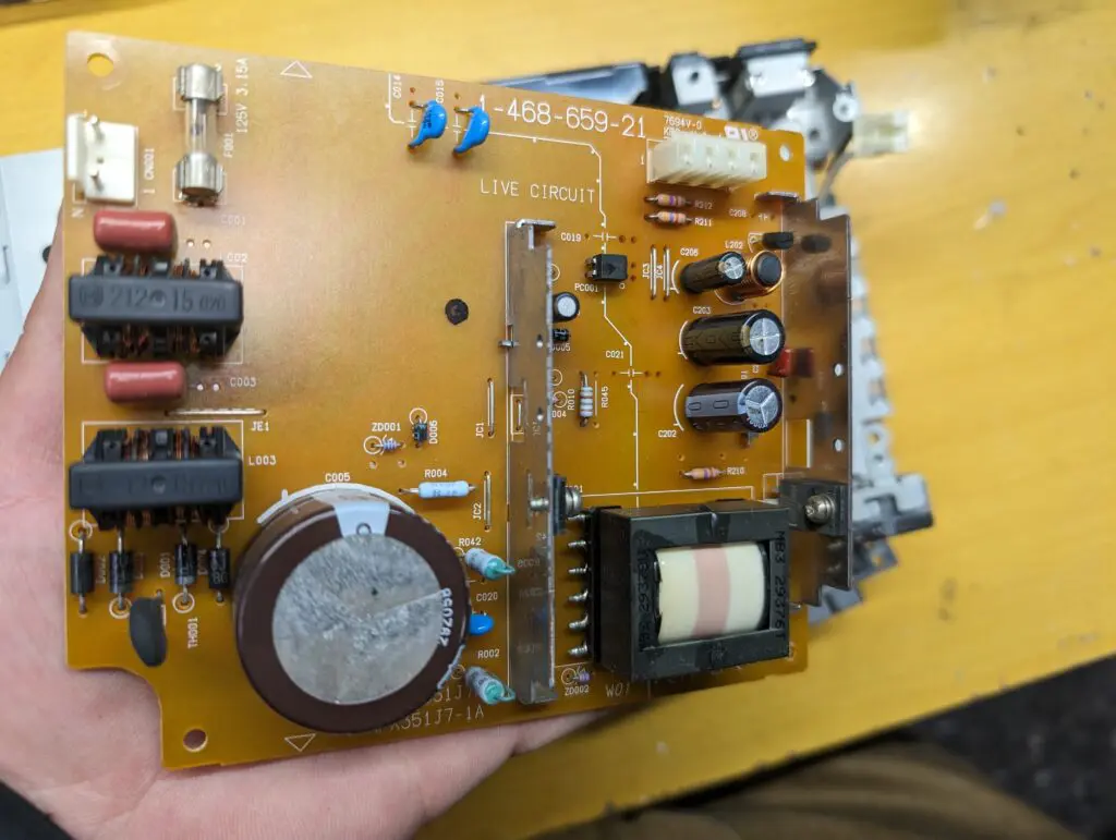 PS2 SCPH-30000 電源がつかない故障 – ゲーム修理ドットコム