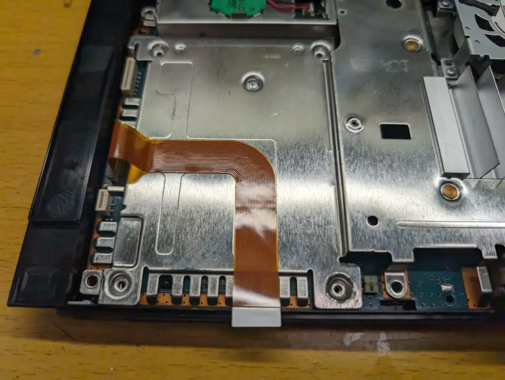 大事なソフトに傷が！！ 薄型PS2の持病。レーザーレンズケーブル