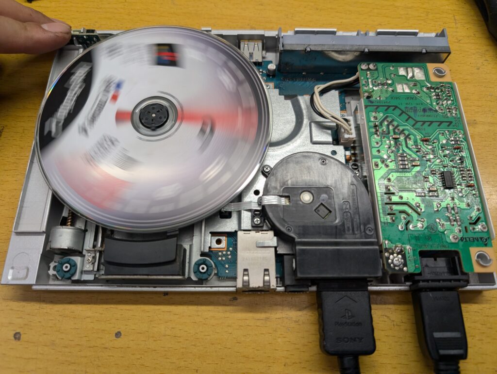 SCPH-90000の動作チェック時の写真