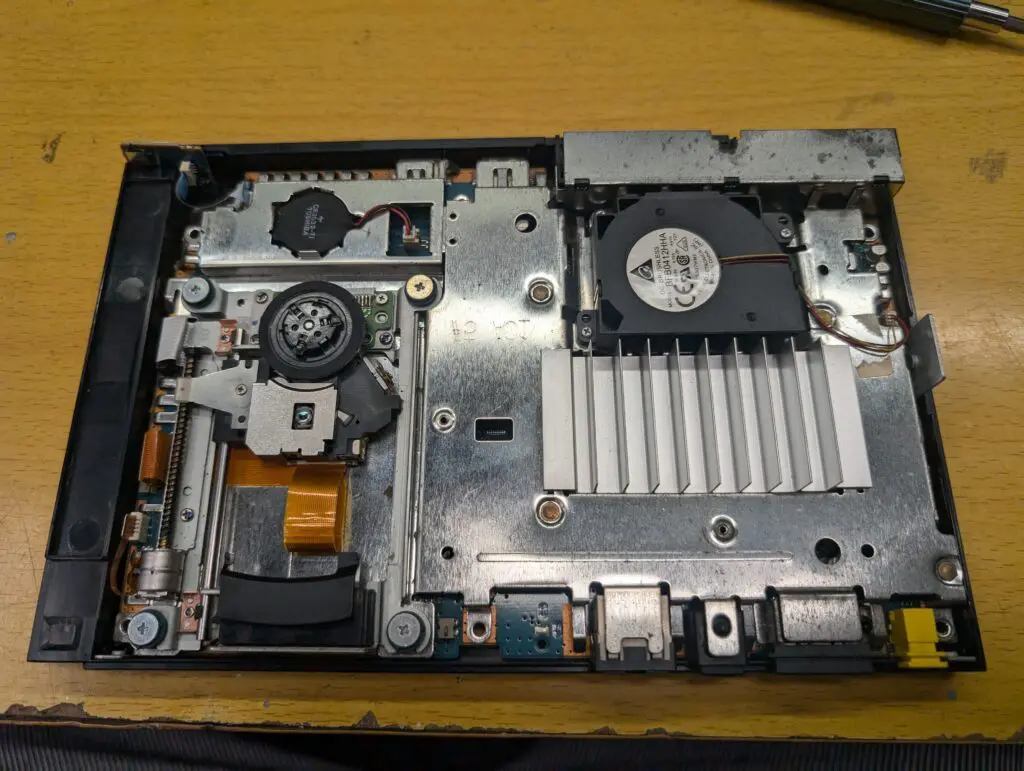 PS2】ゲーム中にフリーズ。特定のムービー・シーンで異音が発生し