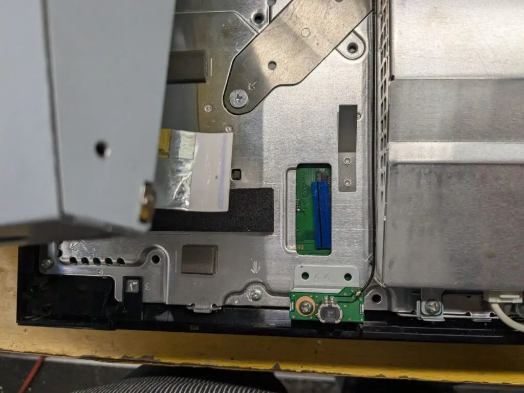 自分で分解後、挿入しても吸い取らなくなったPS3の修理 – ゲーム修理