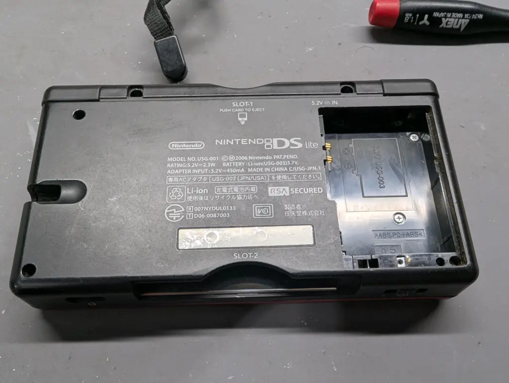 【受け渡し予定の方決まりました】任天堂　DS light 今日、2004年11月21日に北米でニンテンドーDSが発売されてから20年が
