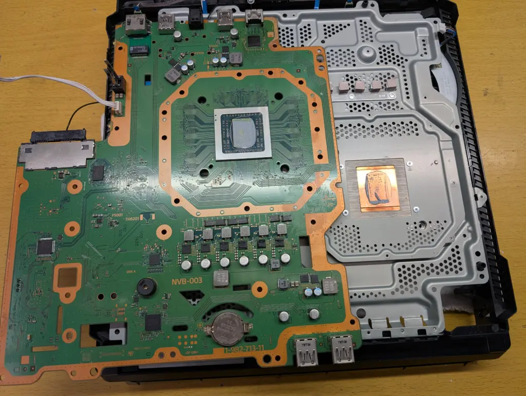 電源は切れない。ずっと青ライトが点滅する故障BLODの修理 【CUH