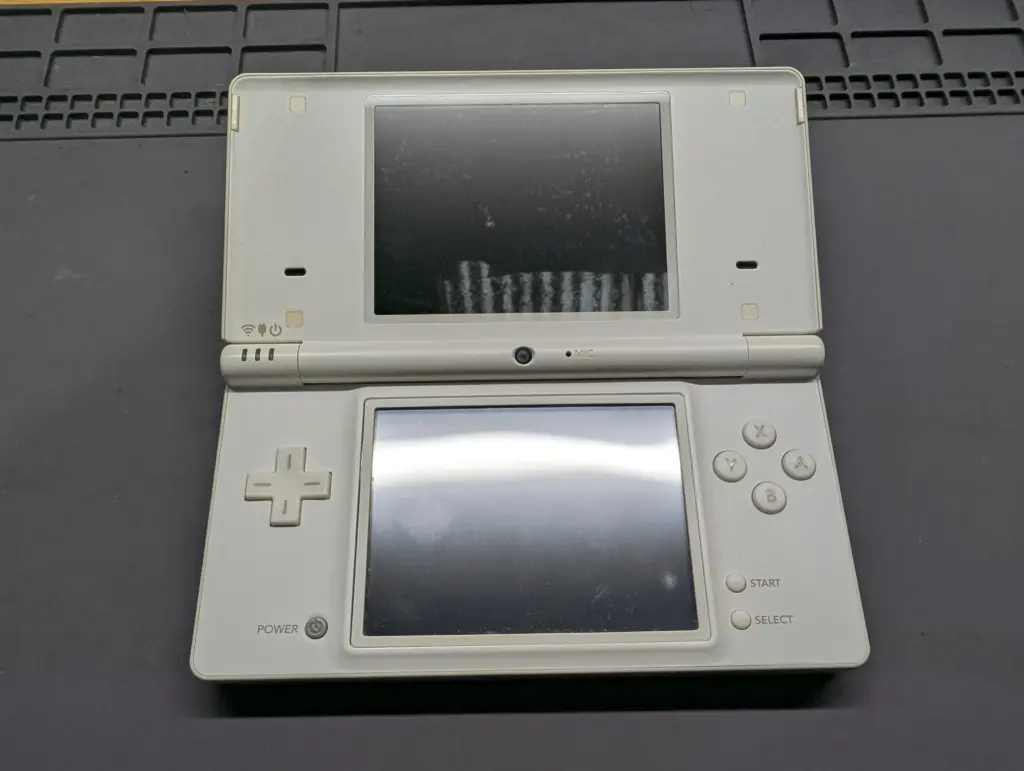 ＤＳi Amazon.co.jp: ニンテンドーDSi ライムグリーン【メーカー生産終了