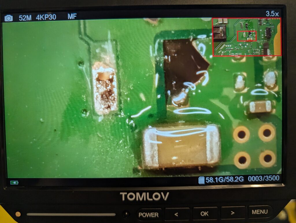 CUH-1200A　電源ボックスケーブルコネクター取り付け時の写真