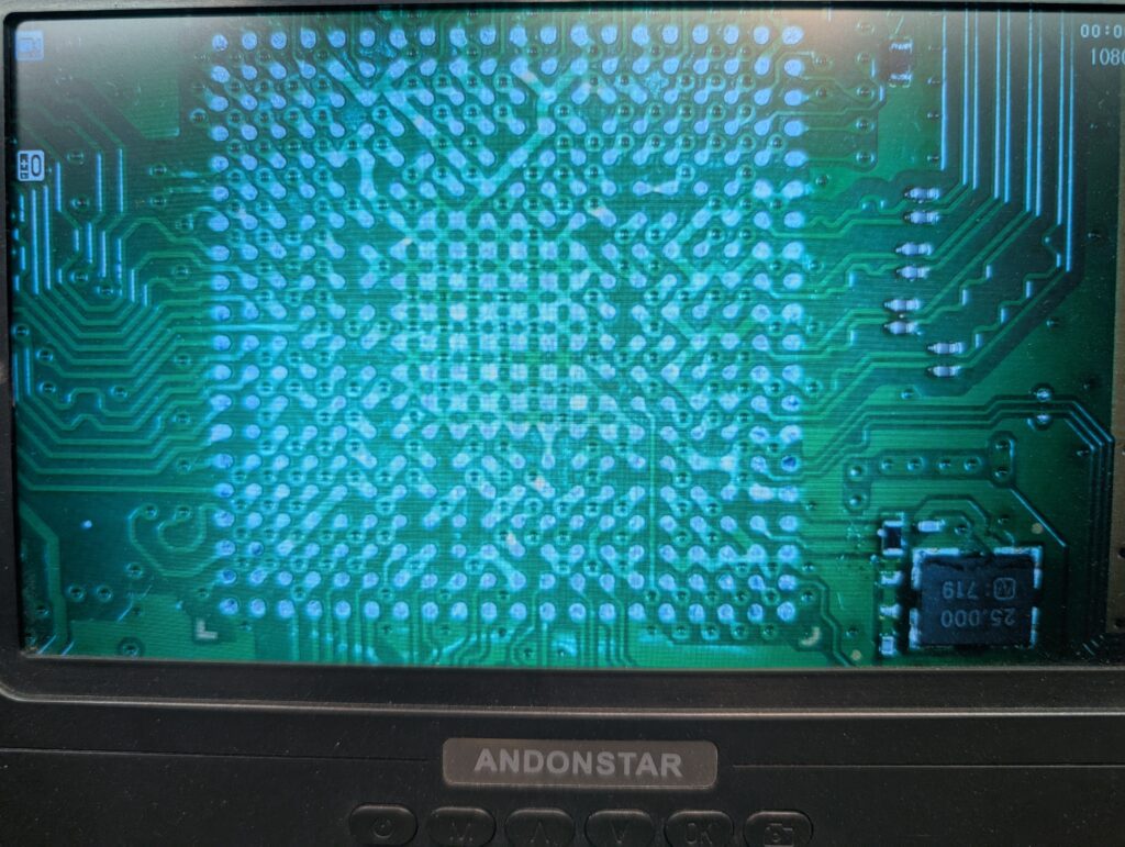 CUH-2100A　サウスブリッジチップ取り外し後のメイン基板の写真