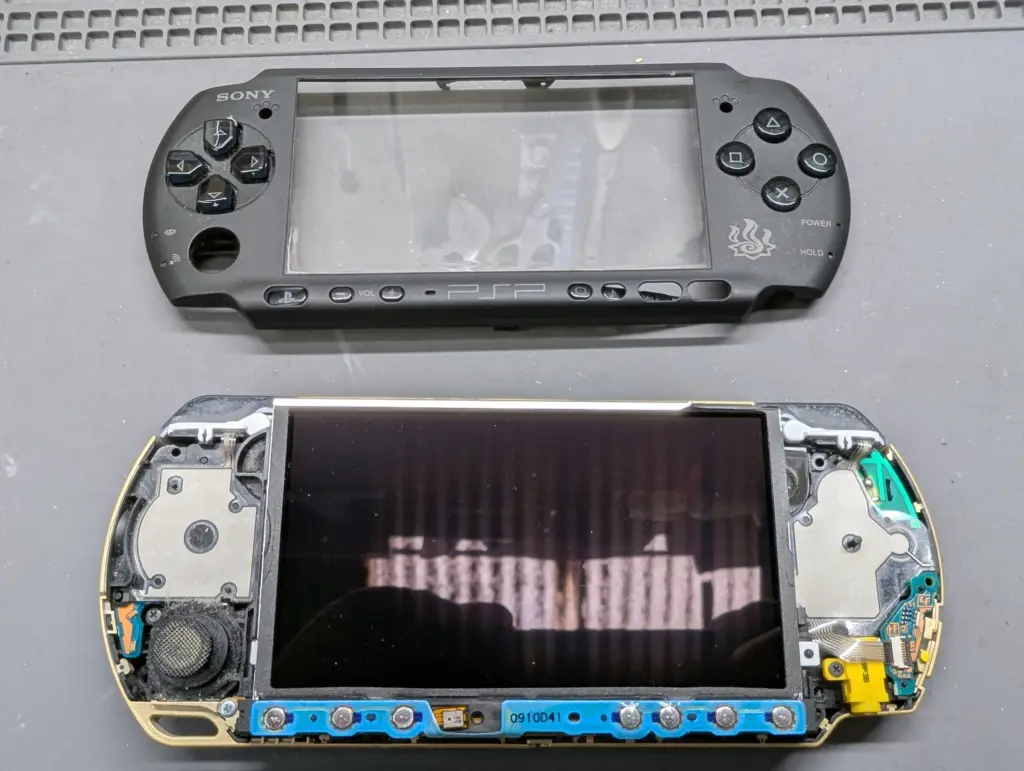 ゲームソフト（UMD）読み込み時に異音。PSP3000のドライブ修理