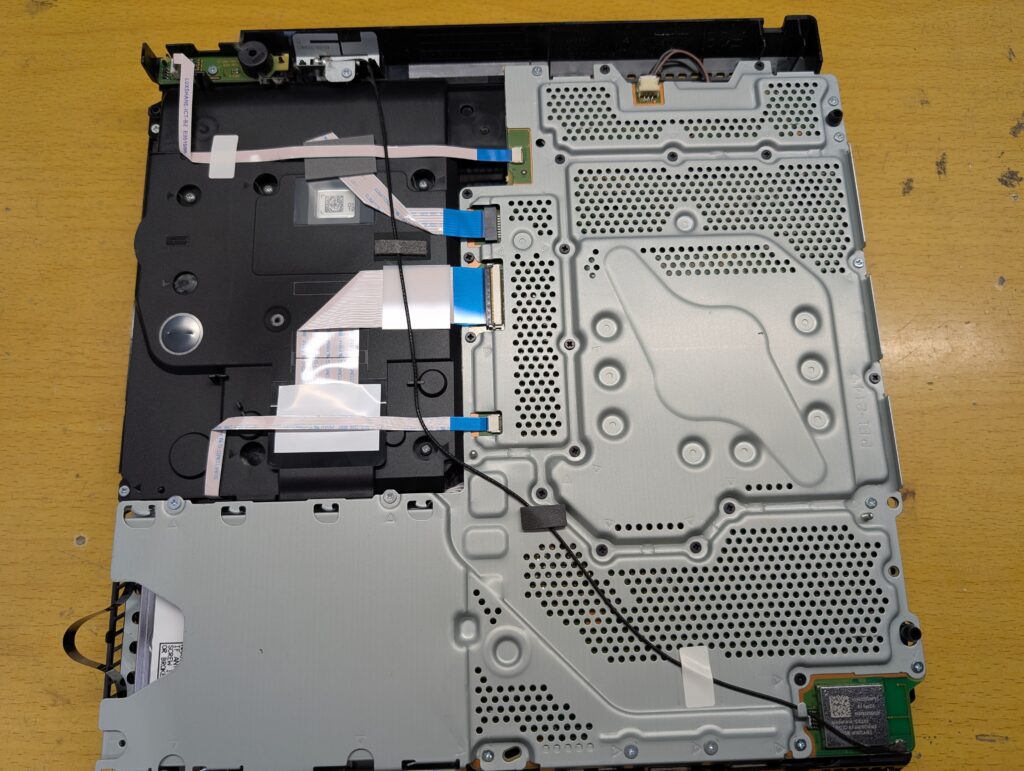 PS4 CUH-2100A　内部の写真