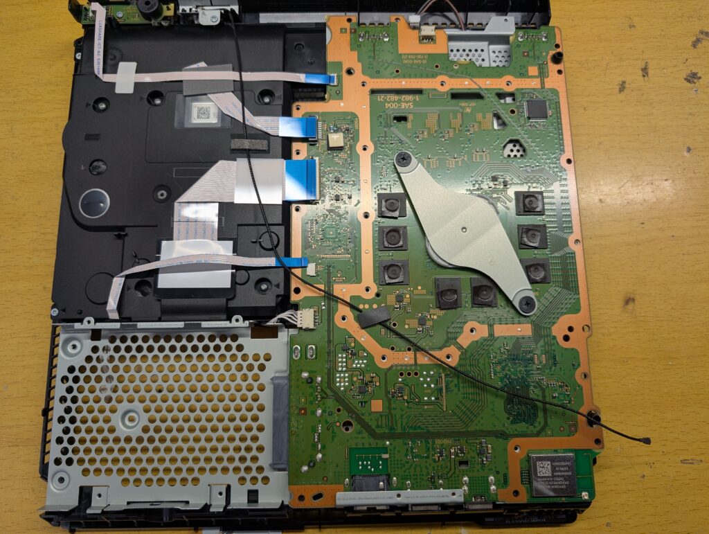 PS4 CUH-2100A　メイン基板の写真