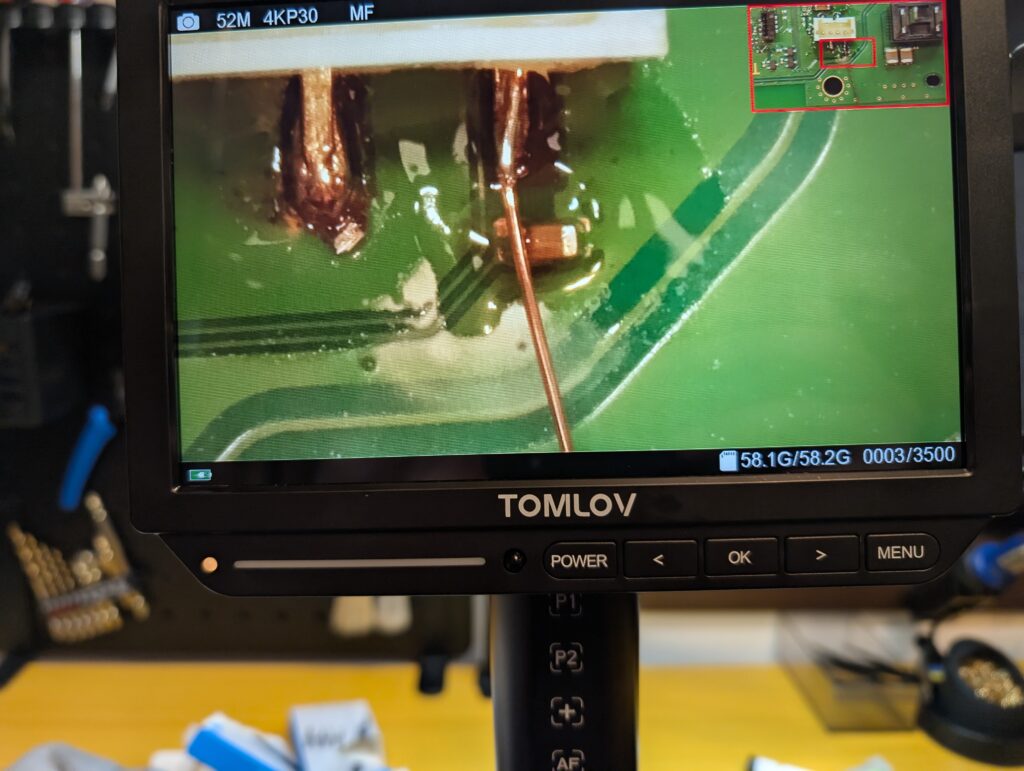 CUH-1200A　電源ボックスケーブルコネクター取り付け時の写真