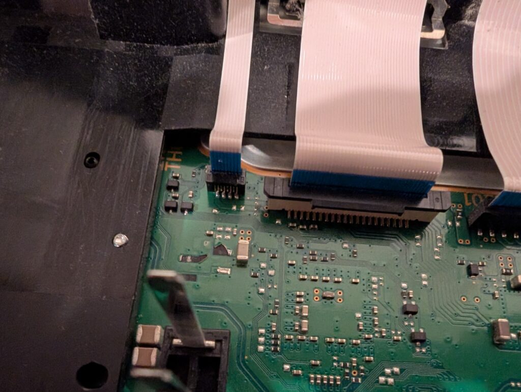 CUH-1200A　電源ボックスケーブルが剥がれた部分の写真