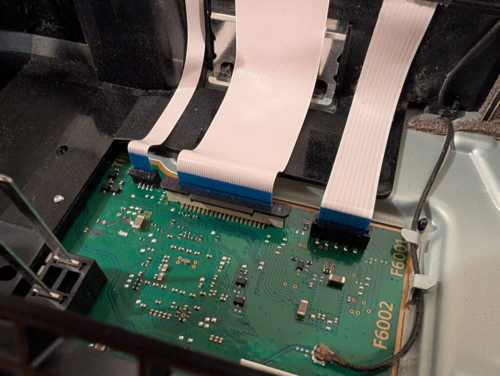 CUH-1200A　電源ボックスケーブルが剥がれた部分の写真