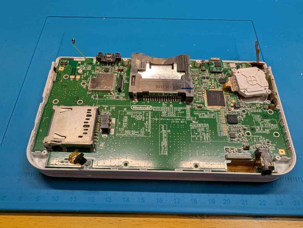 3DSLL　メイン基板の写真