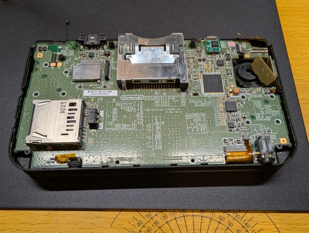 水没した3DSLLの修理後の動作点検時の写真