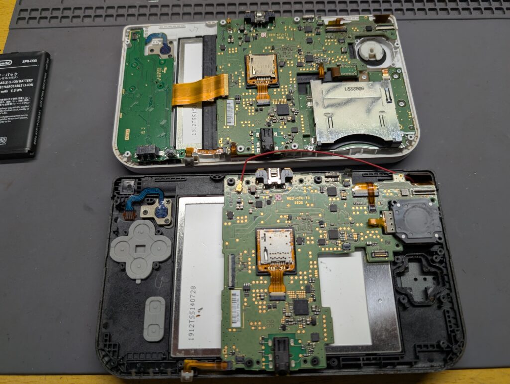 NEW任天堂3DSLL　メイン基板点検時の写真