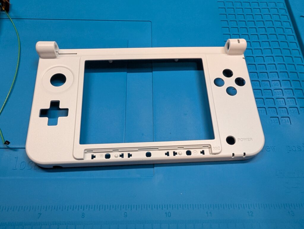 3DSLLのフェイスプレートの写真