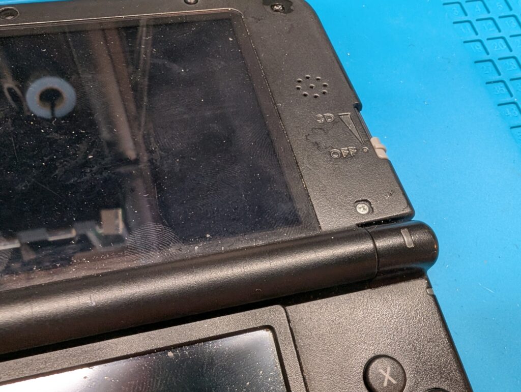 3DSLL　上側外装分解時の写真