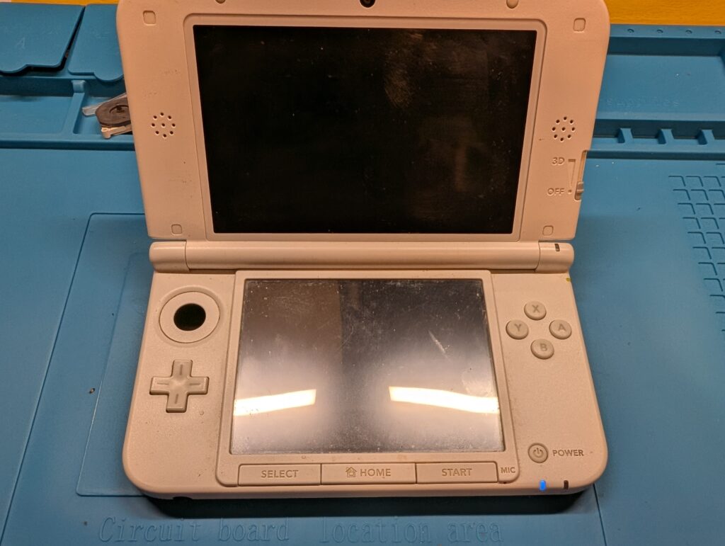 水没した3DSLLの修理後の動作点検時の写真