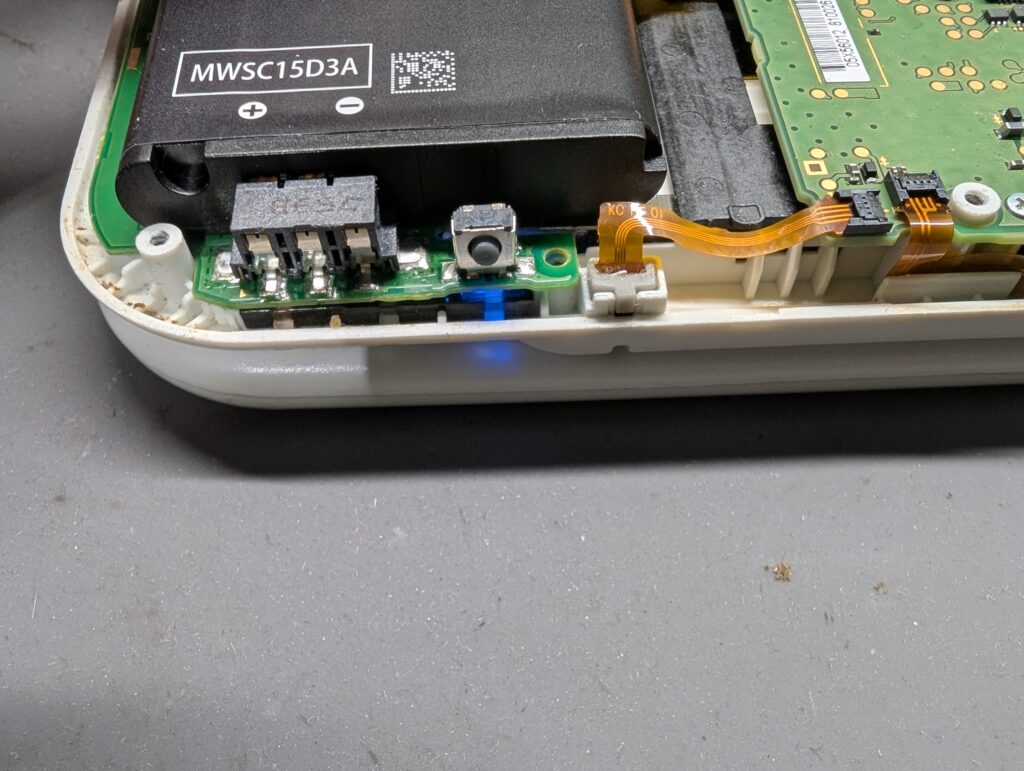 NEW任天堂3DSLL　起動ランプ青の写真