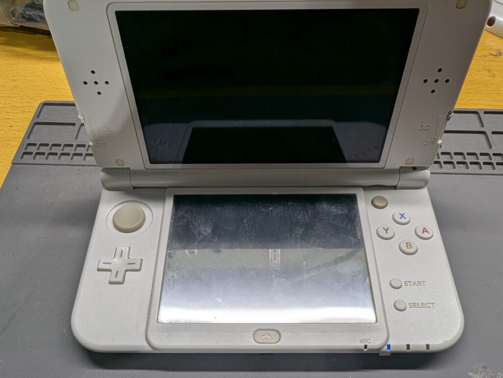 NEW任天堂3DSLL　動作点検時の写真