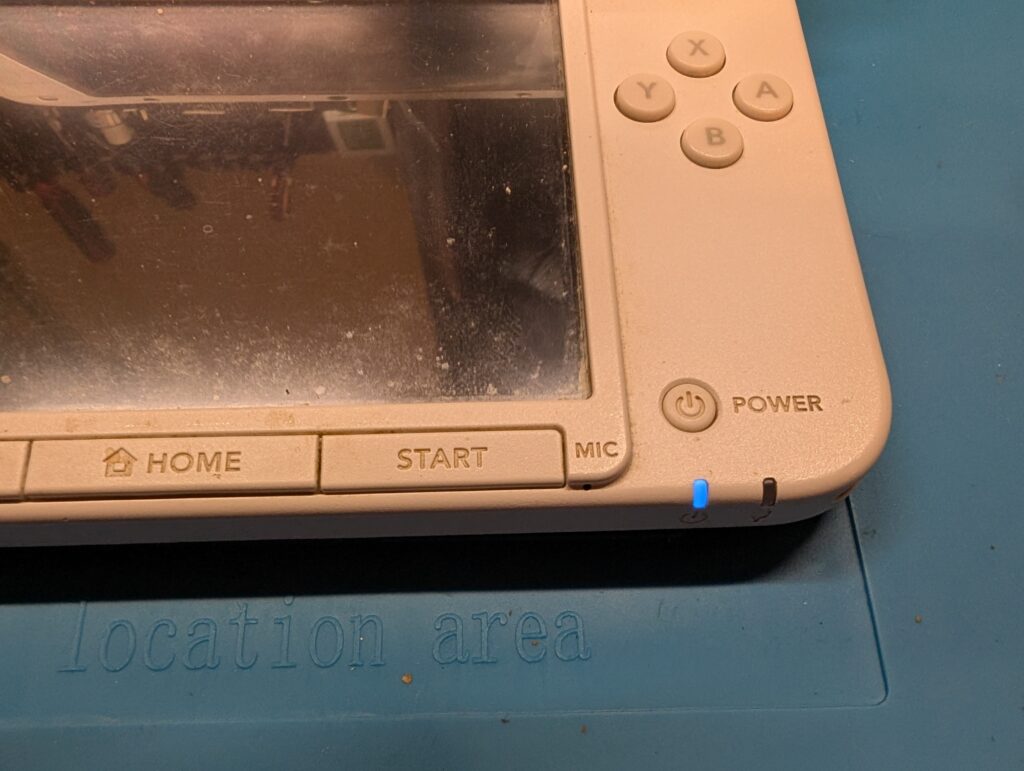 水没した3DSLLの修理後の動作点検時の写真