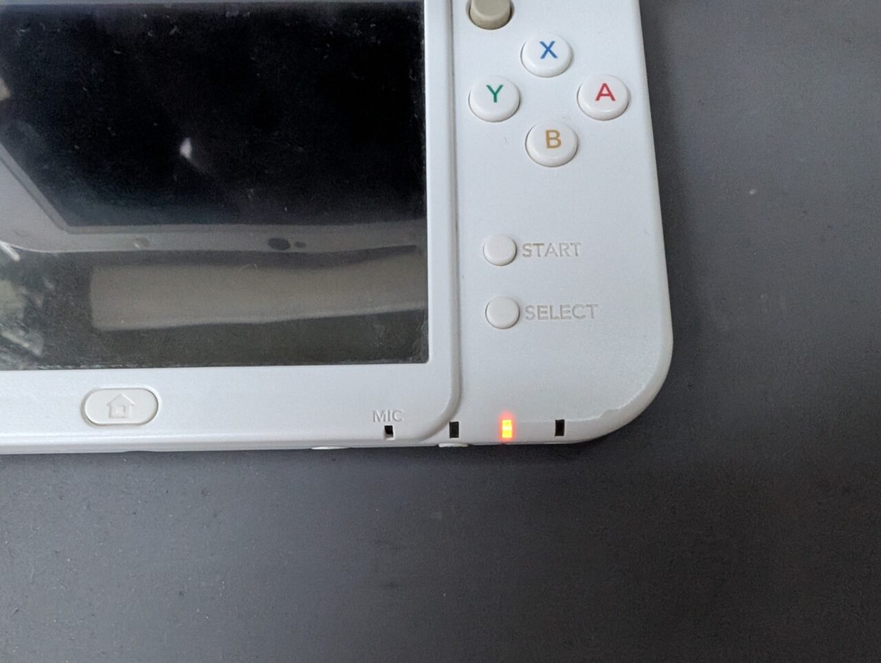 青いランプがゆっくり点滅。 起動できない症状修理後に新たな故障が。【NEW3DSLL】