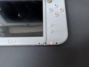 青いランプがゆっくり点滅。 起動できない症状修理後に新たな故障が。【NEW3DSLL】